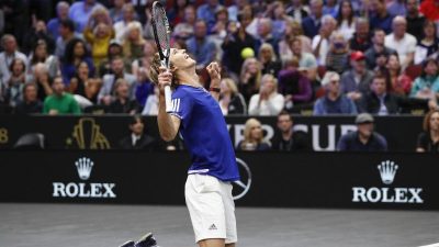 Alexander Zverev gewinnt gegen Isner bei Laver Cup