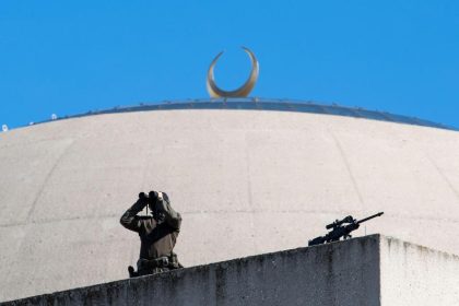 „Polizeiautos“ der türkischen Anti-Terror-Einheit fahren durch Berlin – Erdogans Gegner in Angst
