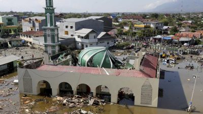 Frau nach zwei Tagen in Palu aus eingestürztem Hotel gerettet