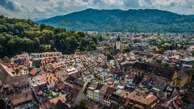 Freiburger Oberbürgermeister Horn fordert Entlastung der Polizei durch Ermittlungsassistenten