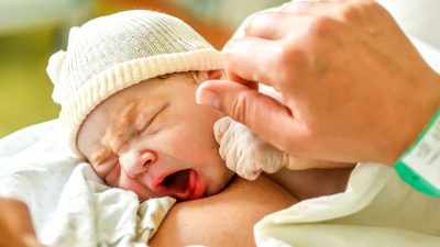Babys ohne Hände, Unterarme oder Arme: Frankreich untersucht Fälle von Neugeborenen mit Fehlbildungen