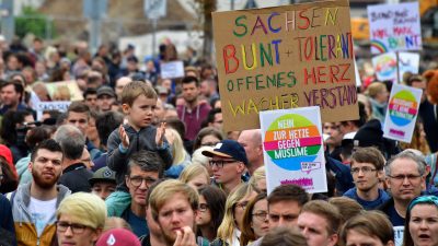 Dresden Pegida-Jahrestag: Tausende Menschen waren unterwegs