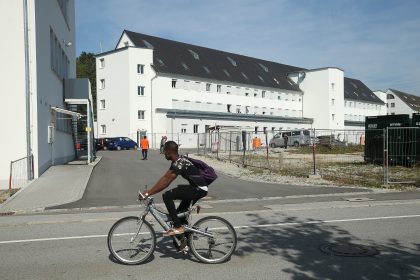 Bundesregierung rechnet 2018 mit 166.000 Asylanträgen