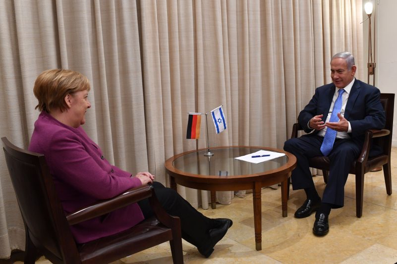 Merkel: Deutschland trägt “immerwährende Verantwortung” zur Erinnerung an die Schoah