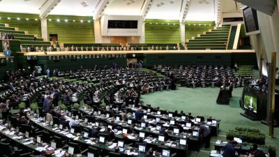 Iranische Abgeordnete verabschieden Gesetz gegen Terrorfinanzierung