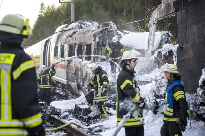 ICE gerät auf Fahrt zwischen Köln und Frankfurt am Main in Brand – Strecke gesperrt