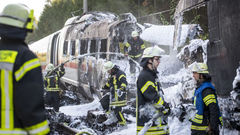 ICE gerät auf Fahrt zwischen Köln und Frankfurt am Main in Brand – Strecke gesperrt
