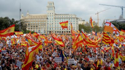 Zehntausende Katalanen demonstrieren für Einheit Spaniens