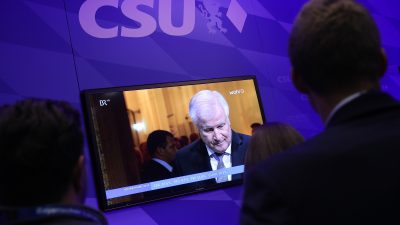 Seehofer zu Regierungsbildung in Bayern: CSU will mit allen reden, außer mit der AfD