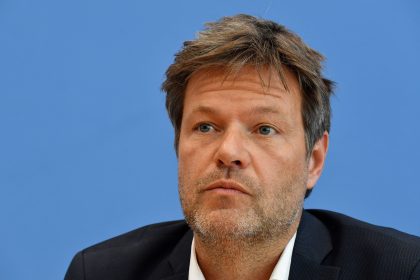 Habeck greift Merkel für Flüchtlingspolitik an