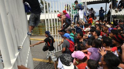 Illegaler Migranten-Zug setzt Fußmarsch durch Mexiko in Richtung USA fort – unter ihnen sind Bandenmitglieder und Kriminelle