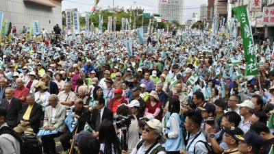 „Nein zur Annexion“: Zehntausende demonstrieren in Taipeh für Taiwans Unabhängigkeit von China