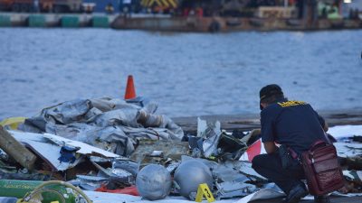 Alle 189 Insassen bei Flugzeugabsturz in Indonesien wahrscheinlich tot