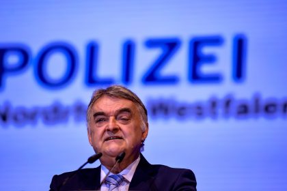 Razzia: Moscheeverein unter Extremismusverdacht – Innenminister verweist auf “Null-Toleranz-Strategie”