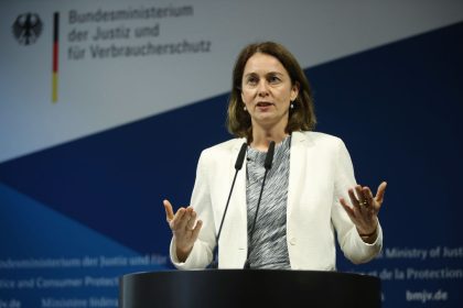 Barley für baldiges Ende der Grenzkontrollen zu Österreich: „Müssen Binnengrenzen offenhalten“