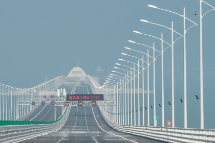 55 Kilometer lange Brücke zwischen Hongkong und Macau eingeweiht
