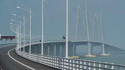 China weiht 55-Kilometer-Brücke zwischen Hongkong und Macau ein
