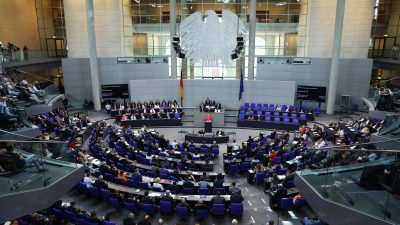 Bundestag diskutiert über AfD-Antrag zum UN-Migrationspakt