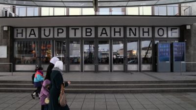 Ulm: Massenschlägerei am Busbahnhof – Zeugen sprechen von bis zu 40 jungen Männern