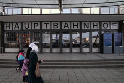Ulm: Massenschlägerei am Busbahnhof – Zeugen sprechen von bis zu 40 jungen Männern