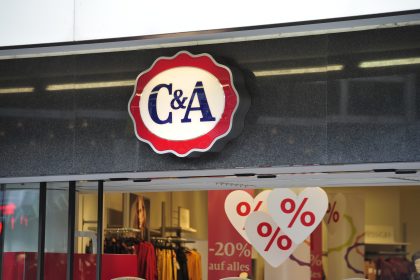 C&A zieht Pulli in Neonazi-Optik aus dem Verkehr