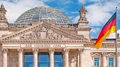 Volkstrauertag in Berlin: Macron spricht erstmals im Bundestag und trifft Merkel