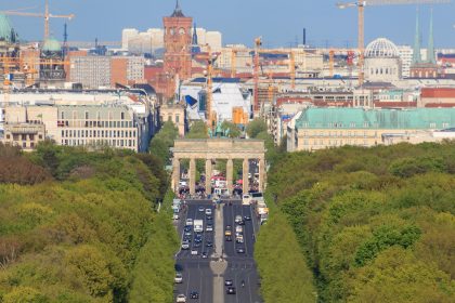 Tag der Deutschen Einheit: Politiker im Rathaus, Feier für alle und Antifa-Proteste