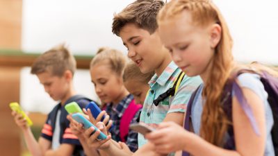 Generation Smartphone: Kinder haben in ihrer Entwicklung drei Jahre Nachholbedarf