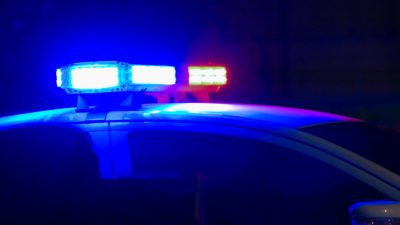 Blaues Lichtermeer in Hamburger Nacht: 42 Streifenwagen im Einsatz gegen Tipp-Ex-Mann – Mit Pfefferspray und Schlagstöcken gegen Mob