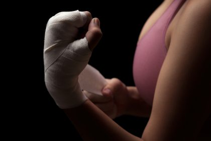 Nach Foto-Fahndung in Jena: Täter stellt sich – Weiter gesucht: Mann mit Gesichtsverletzung – Überfallene junge Frau schlug zu