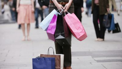 Krefeld am Mittag: Sex-Attacke in Einkaufsmeile – Betrunkener grapschte trotz Hilfeschreie und Wehren