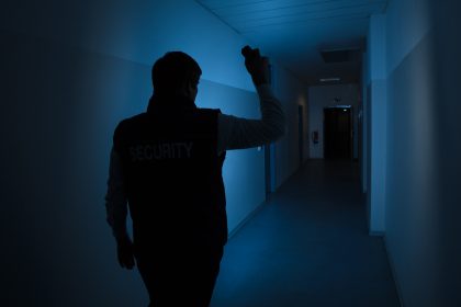 Sex-Attacke in Görlitz: Betrunkener Mann mit Messer lauerte nachts im Treppenhaus