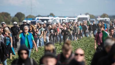 Veranstalter: Rund 50.000 Menschen bei erneuter Großdemonstration am Hambacher Forst