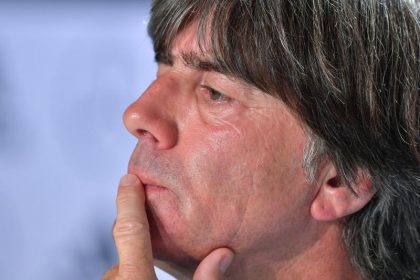 Löws Aufgaben: Fannähe schaffen, Abstiegskampf vermeiden