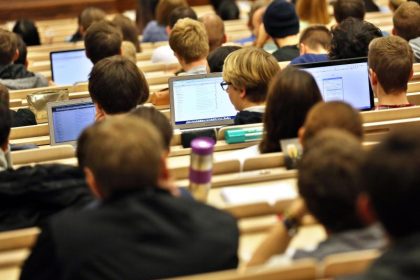Linksextreme führen Kampagnen gegen missliebige Professoren – und Rektoren ducken sich weg