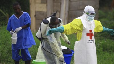 Ebola-Patienten im Kongo nach Klinik-Angriff auf der Flucht