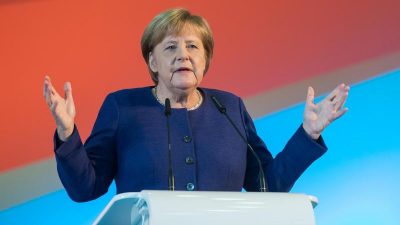 Merkel sieht ihre Autorität international nach Rückzugsankündigung nicht geschwächt