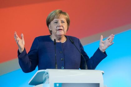 Merkel sieht ihre Autorität international nach Rückzugsankündigung nicht geschwächt