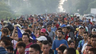 Die „Karawane“ der Migranten: „Das ist ein Angriff auf unser Land“ – Trump alarmiert Grenzschutz und Militär für nationalen Notstand