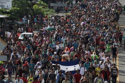 Migrantentreck setzt Fußmarsch in Mexiko Richtung Norden fort