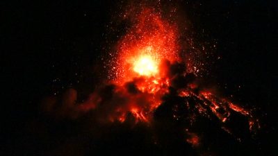 Vulkan De Fuego in Guatemala ist ausgebrochen