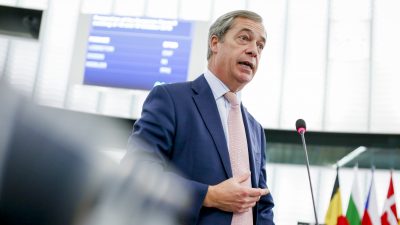 MEP Farage: „Frau Merkel, ist es nicht Zeit, sich bei den deutschen Bürgern zu entschuldigen?“