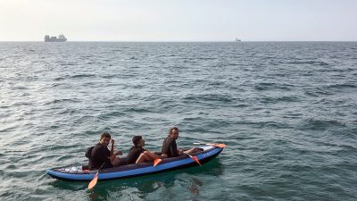Küstenwachen greifen immer mehr Migranten im Ärmelkanal auf