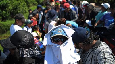 Trump droht mit Schüssen auf gewalttätige Migranten an Grenze – Unkontrollierte Masseneinwanderung ist unfair