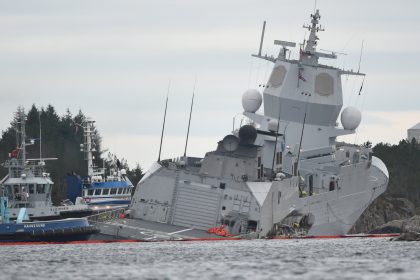 Nach Nato-Manöver kollidierte ein Marineschiff mit Öltanker – Menschen gerettet, Fregatte droht zu sinken
