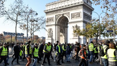 Teilnehmer der Großdemonstration der „Gelben Warnwesten“ wollen Verkehr in Paris vollständig lahmlegen