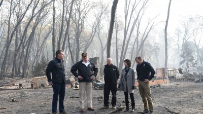 Präsident Trump besucht Brandgebiete in Kalifornien – „Camp Fire“ forderte bislang 71 Tote