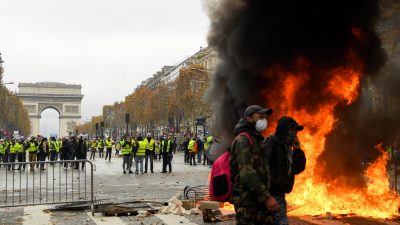Ausnahmezustand in Paris: „Gelbe Westen“ protestieren gegen hohe Spritpreise und Steuerpolitik von Präsident Macron