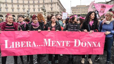 Spanien, Italien, Frankreich: Tausende gegen Gewalt gegen Frauen auf der Straße