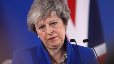 Wegen möglicher Niederlage: Theresa May verschiebt Brexit-Abstimmung